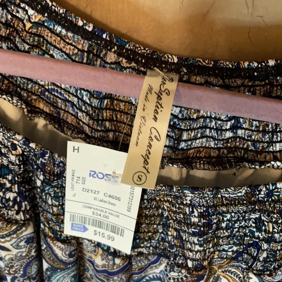 NWT PerSeption ladies size Small dress with cinched waist (sandals not included) - Picture 8 of 16